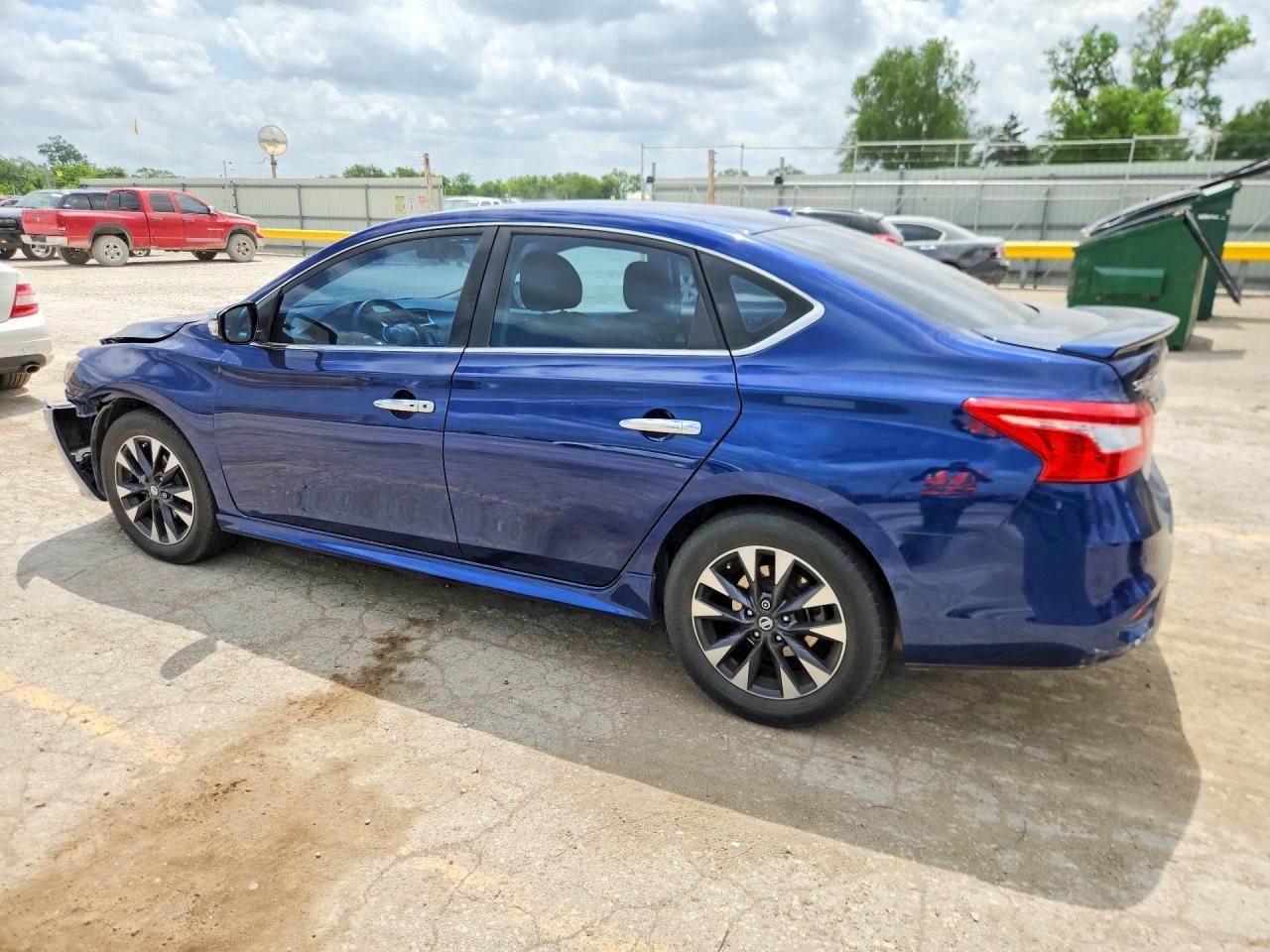 2017 Nissan Sentra S - zdjęcie 2