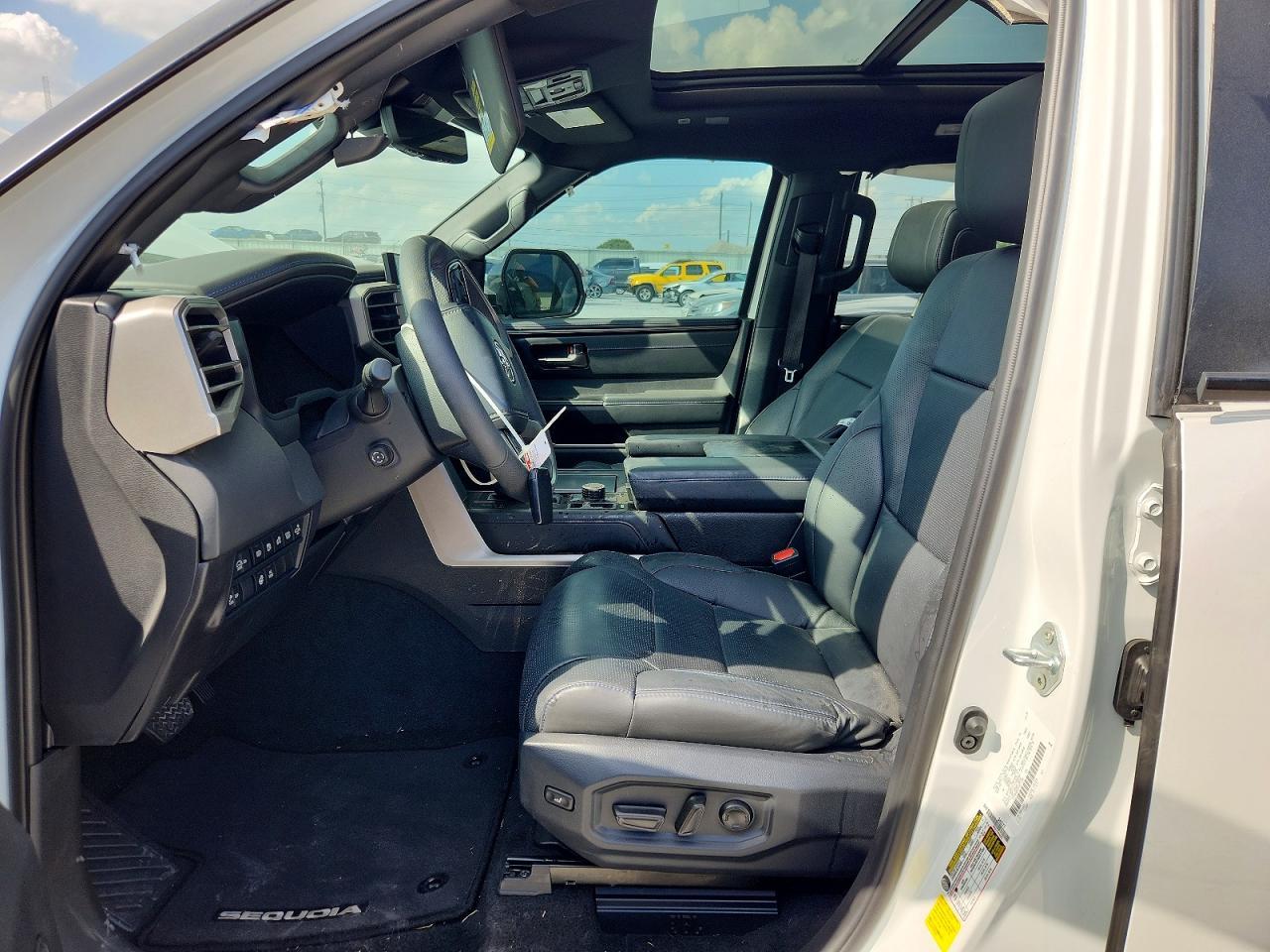2026 Toyota Sequoia Platinum - zdjęcie 7