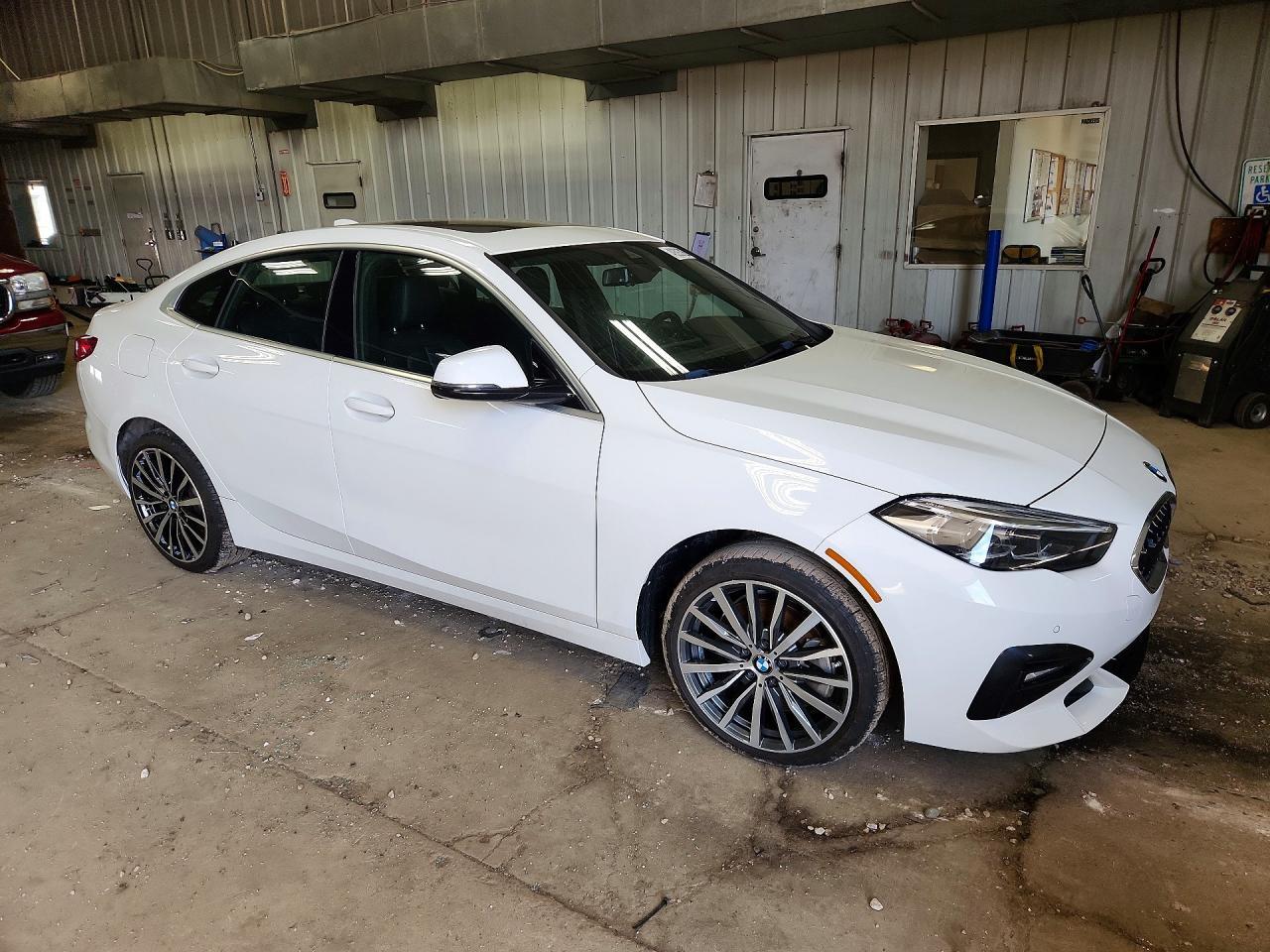 2021 BMW 228Xi - zdjęcie 4