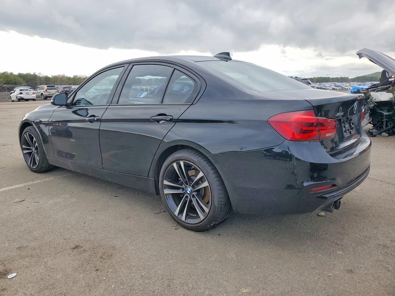 2018 BMW 330 Xi - zdjęcie 2