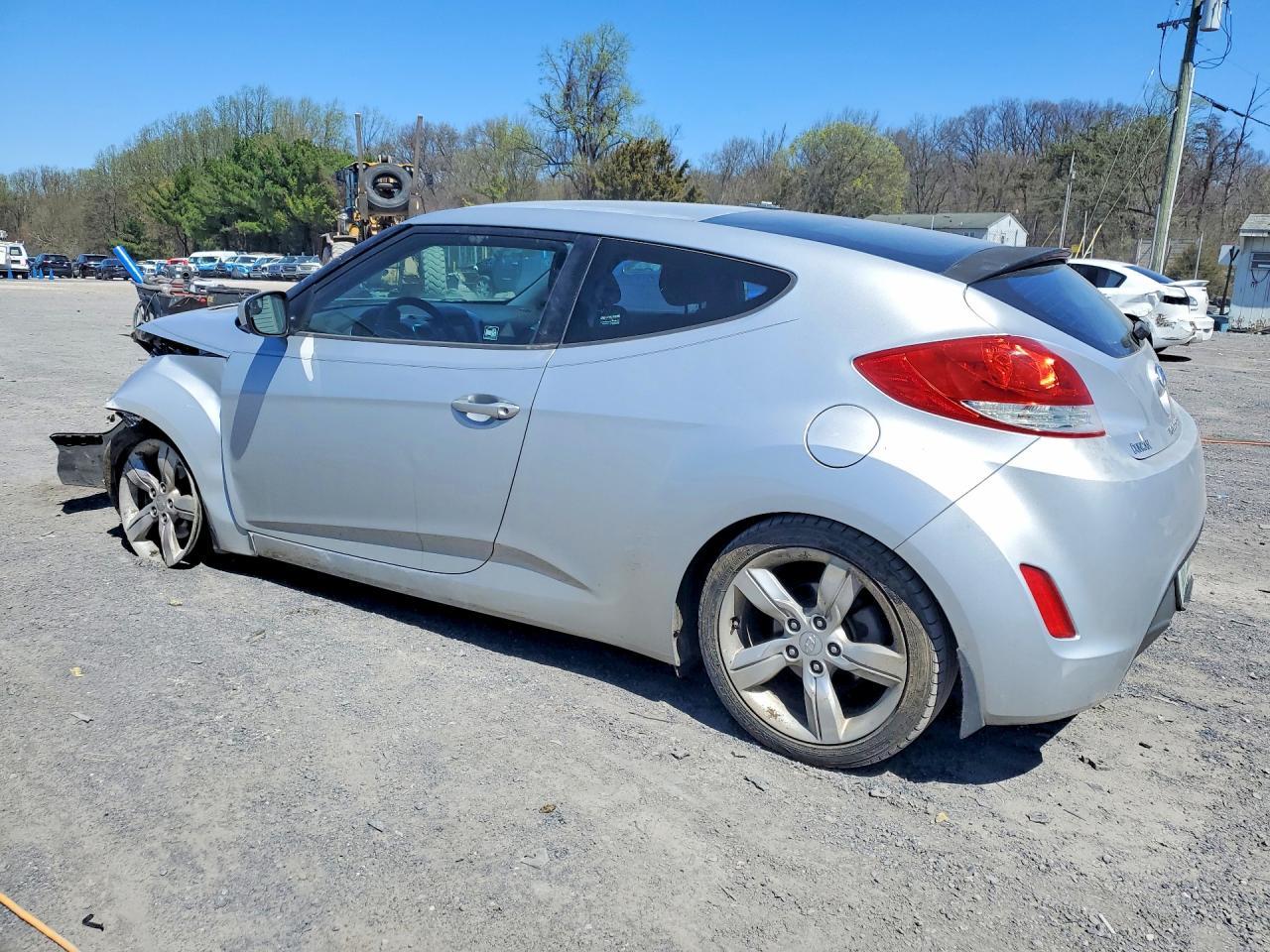 2015 Hyundai Veloster Base - zdjęcie 2