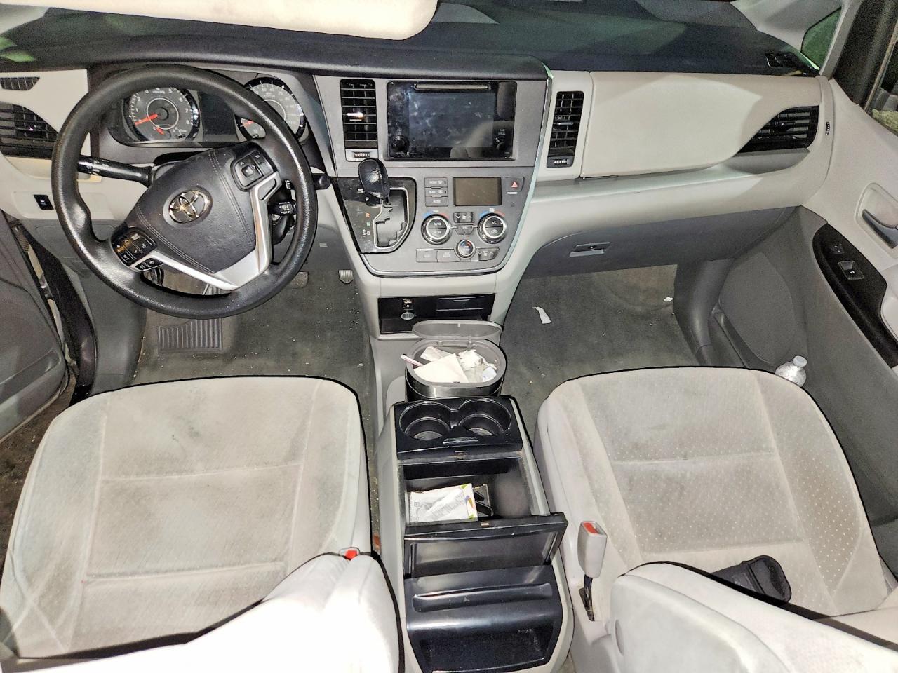 2015 Toyota Sienna Le 8-Passenger - zdjęcie 8