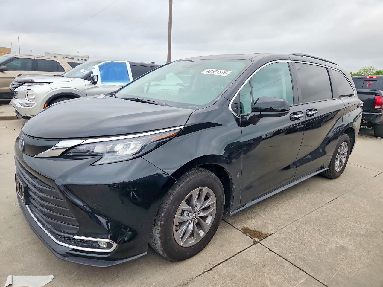 2024 Toyota Sienna Xle - zdjęcie główne