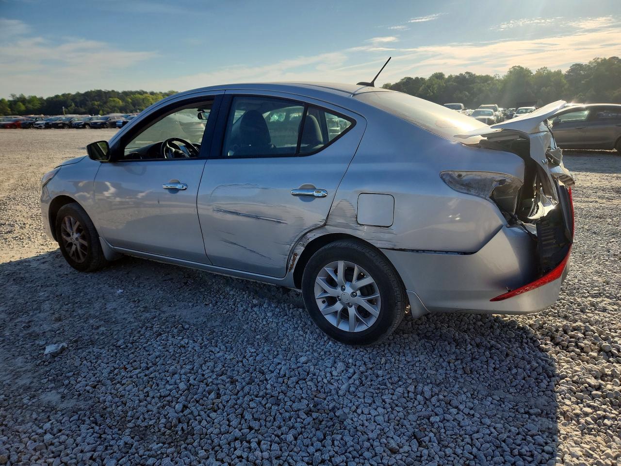 2017 Nissan Versa 1.6 S - zdjęcie 2