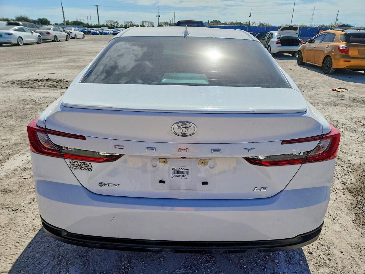2025 Toyota Camry Le - zdjęcie 6
