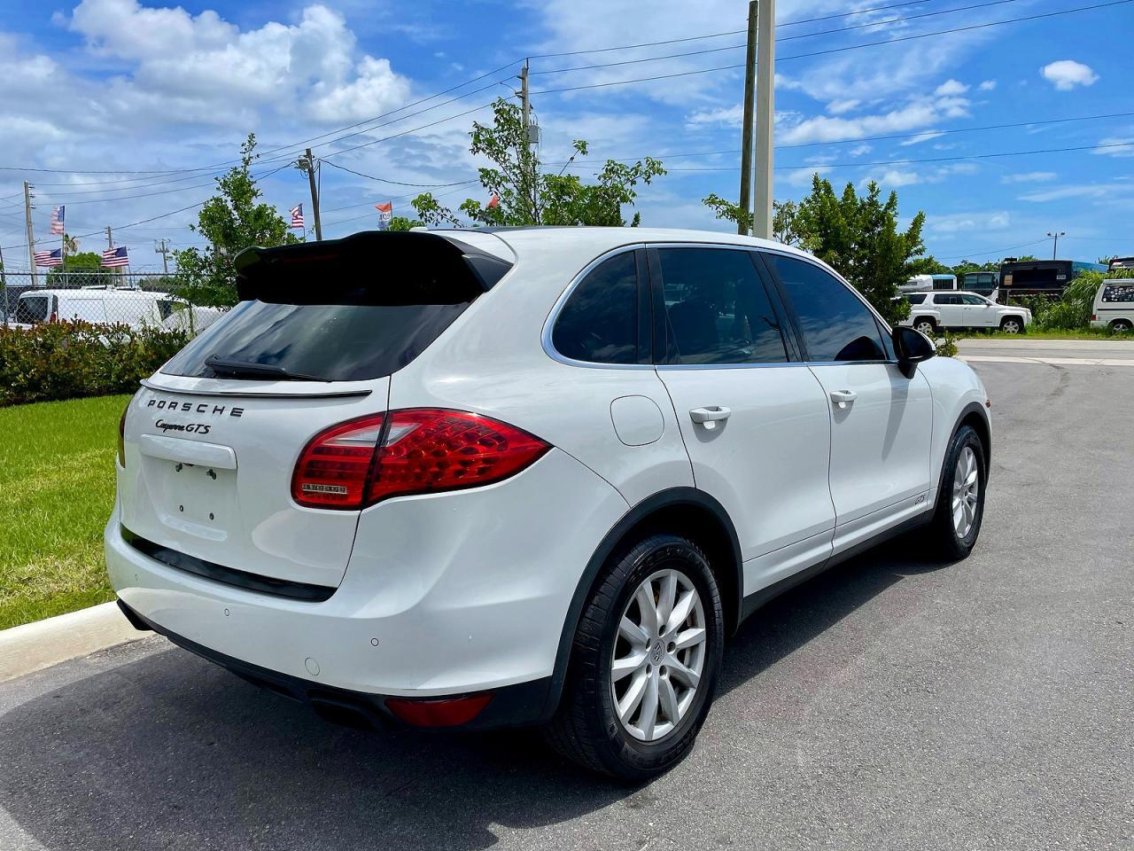 2014 Porsche Cayenne - zdjęcie 4