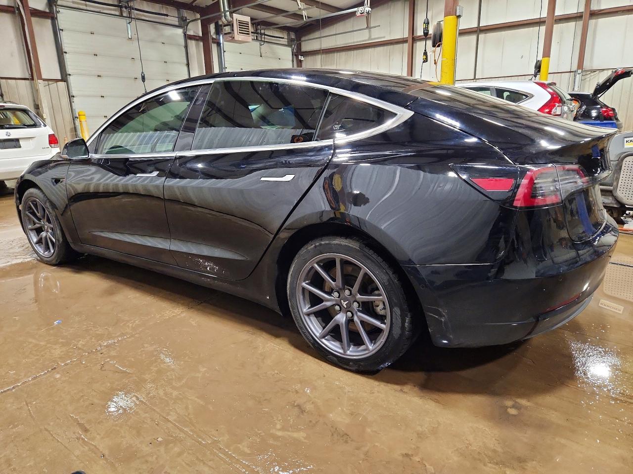 2018 Tesla Model 3 - zdjęcie 2