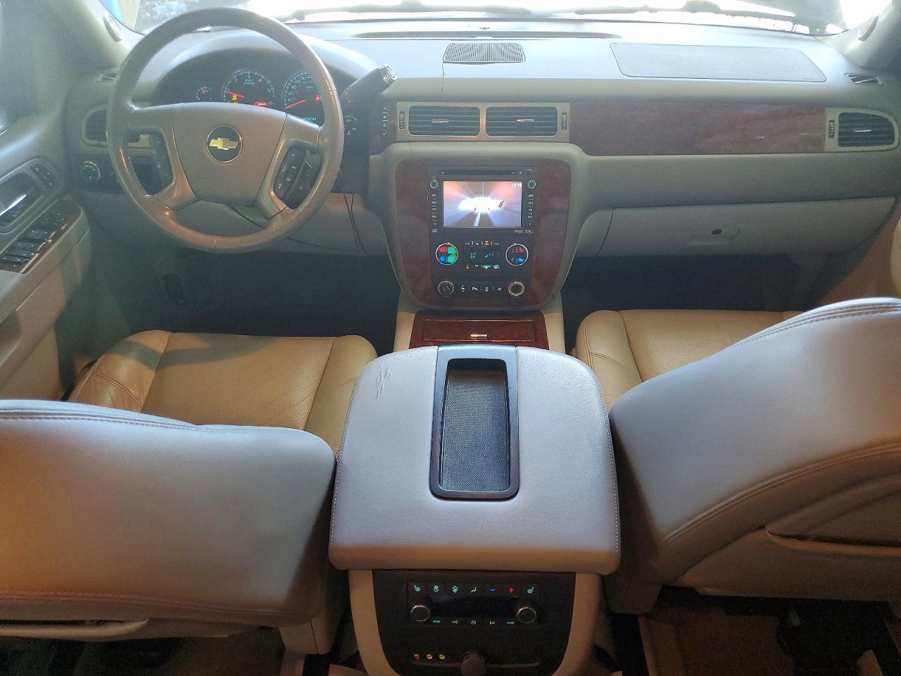 2013 Chevrolet Suburban C1500 Ltz - zdjęcie 8