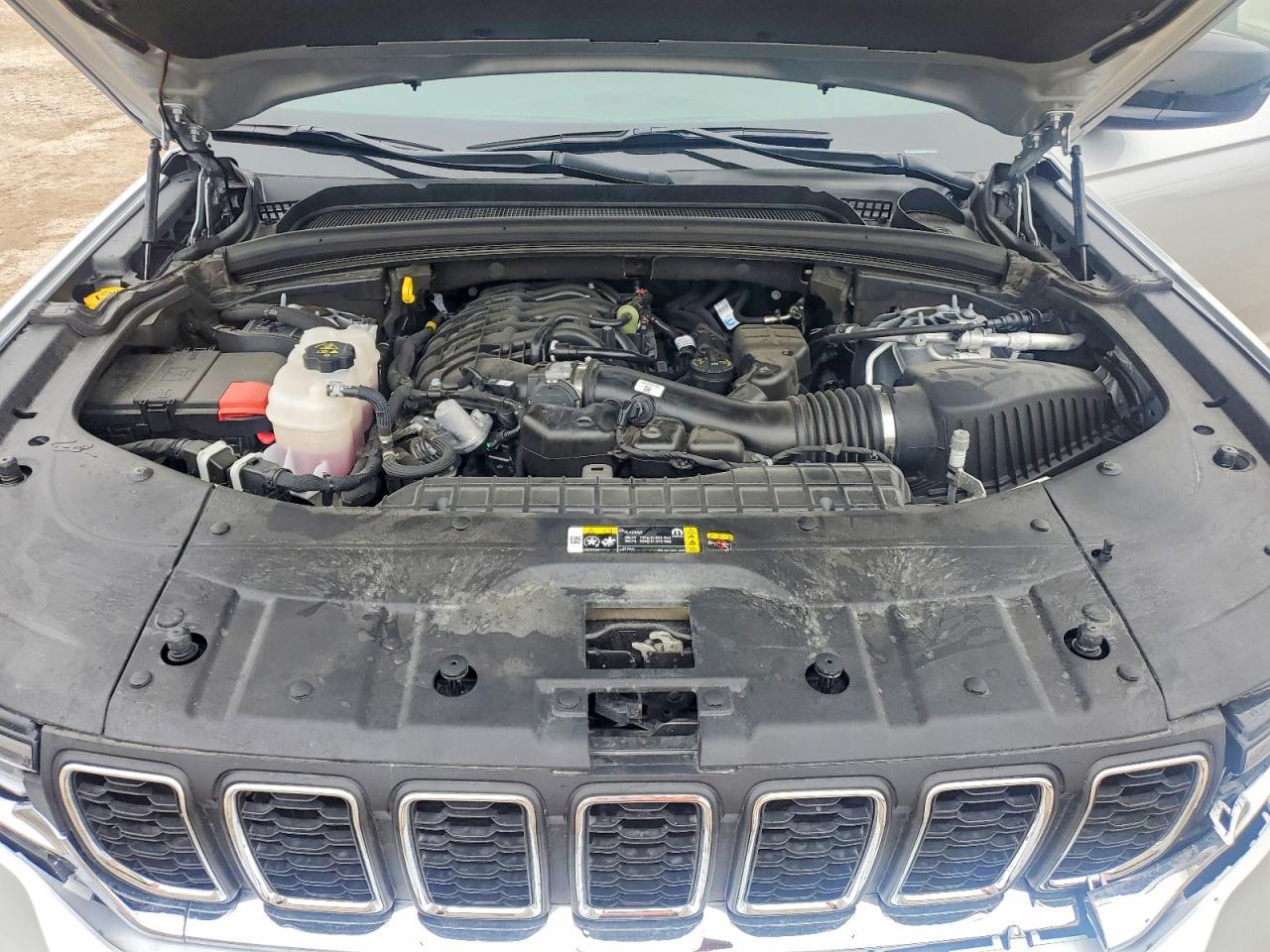 2025 Jeep Grand Cherokee Laredo - zdjęcie 12