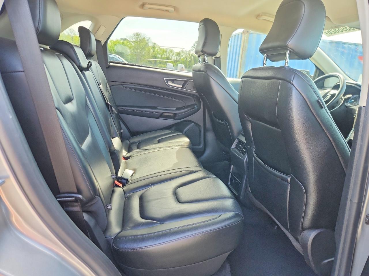 2022 Ford Edge Titanium - zdjęcie 11