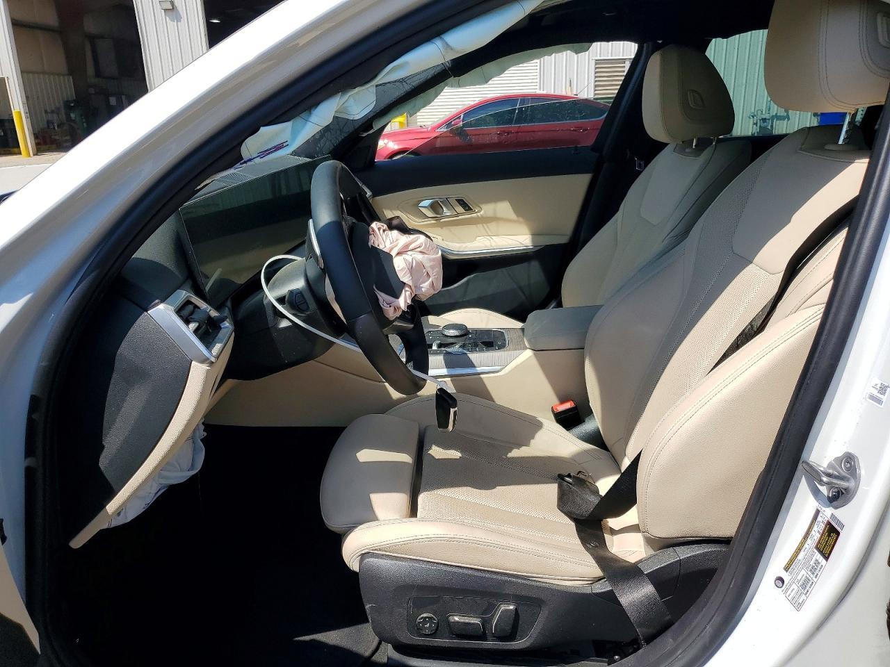 2025 BMW 330I - zdjęcie 7