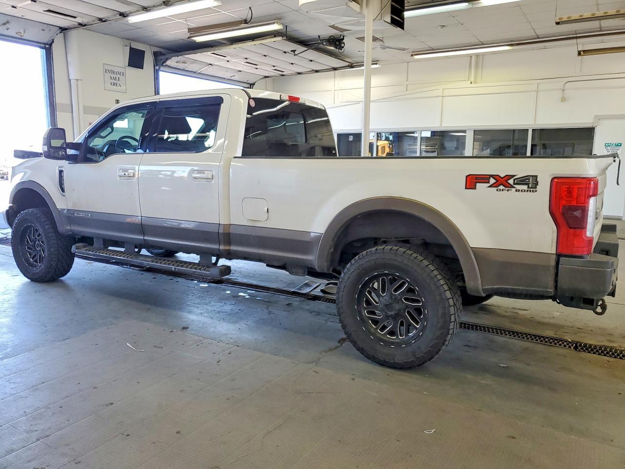 2017 Ford F350 Super Duty - zdjęcie 2