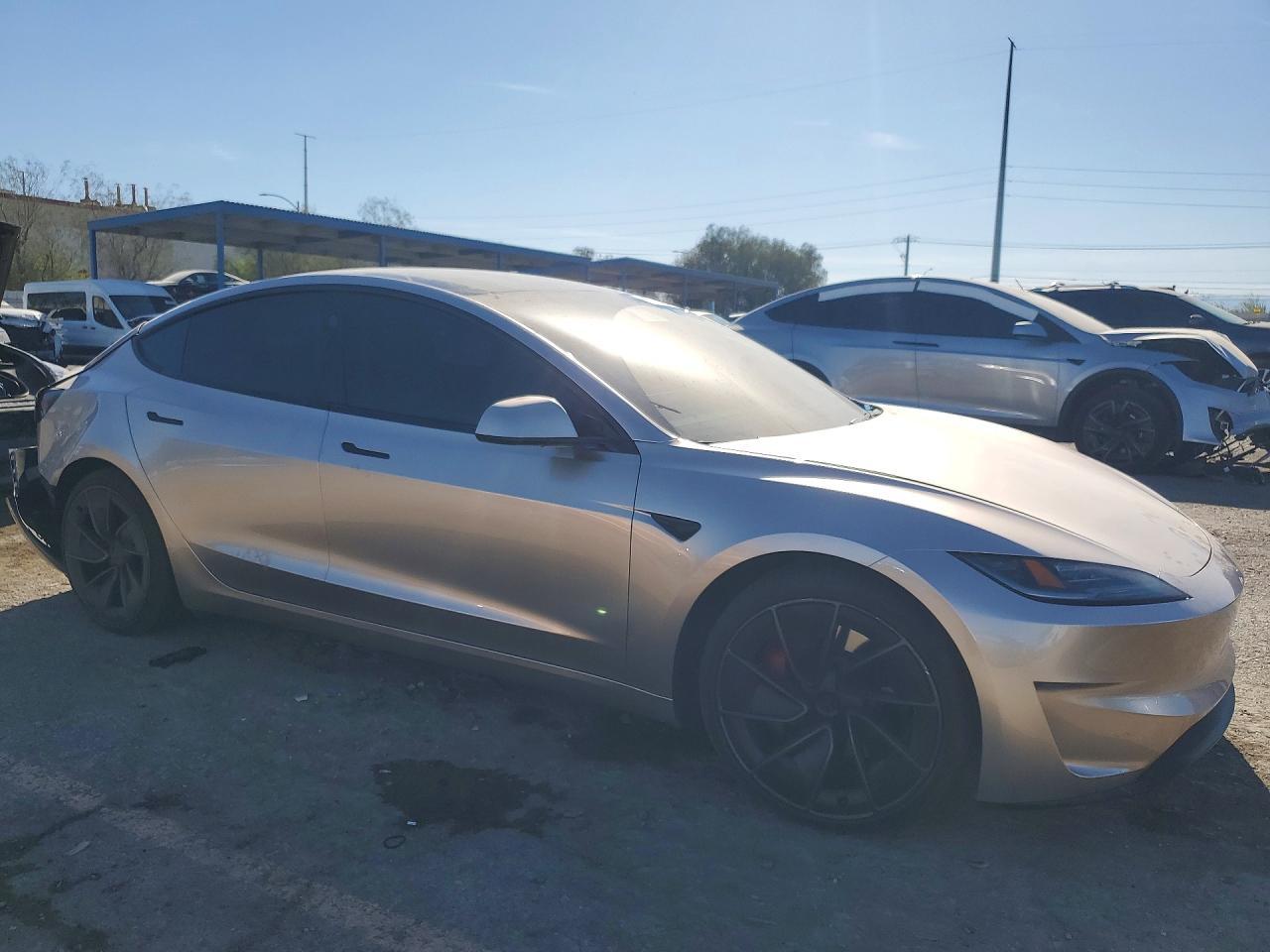 2024 Tesla Model 3 - zdjęcie 4