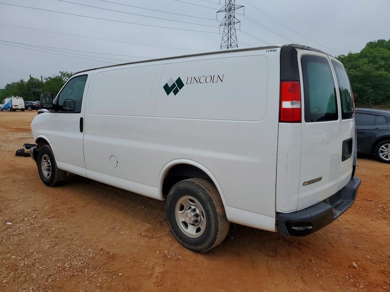2019 Chevrolet Express G2500 - zdjęcie 2