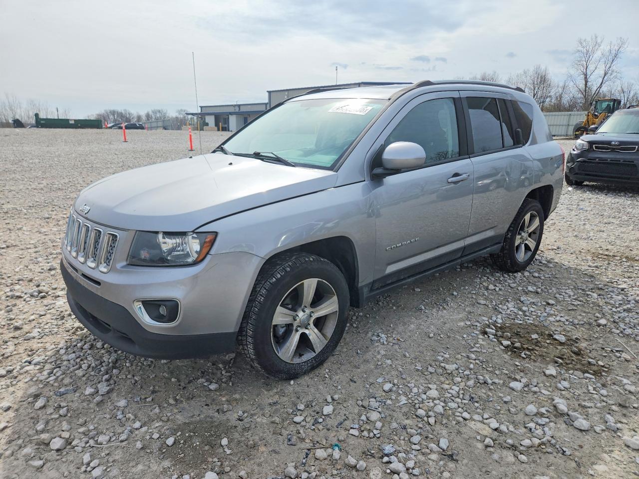 2016 Jeep Compass Latitude - zdjęcie główne