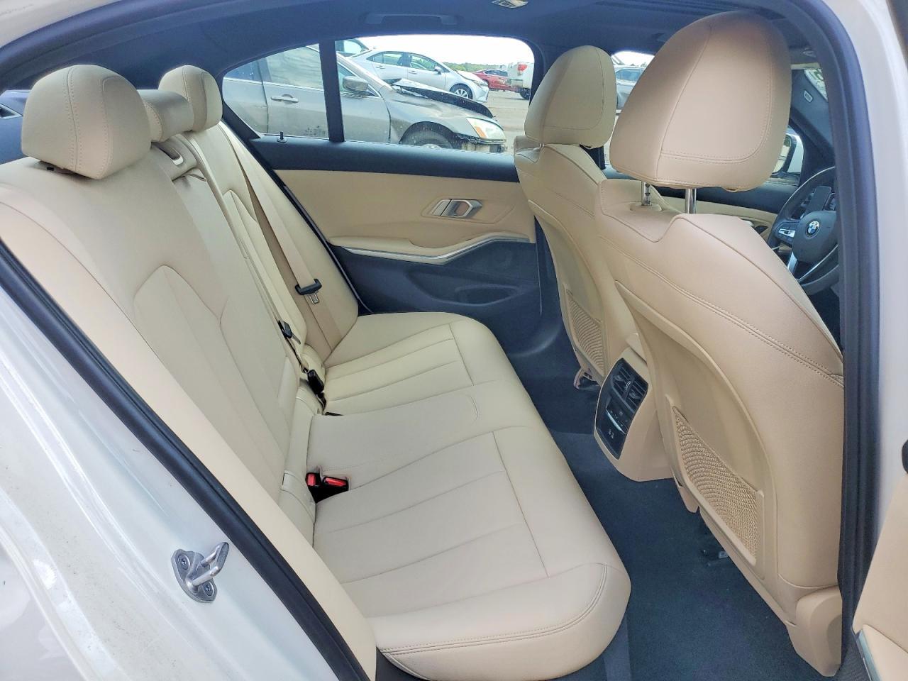 2021 BMW 330I - zdjęcie 10