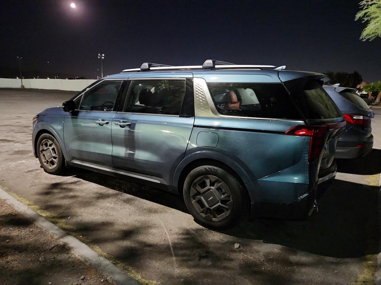 2025 Kia Carnival Sx - zdjęcie 2