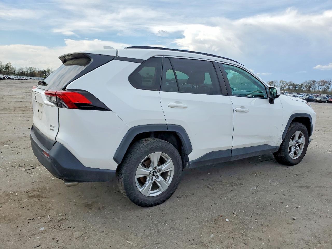 2019 Toyota Rav4 Xle - zdjęcie 3