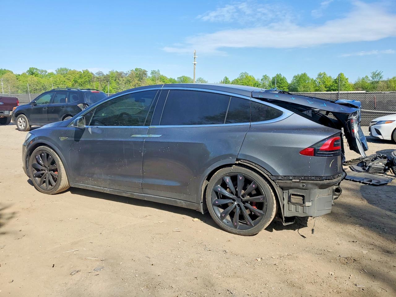 2016 Tesla Model X - zdjęcie 2