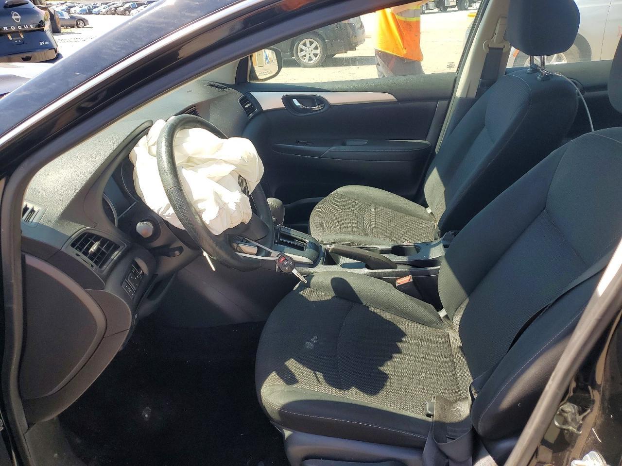 2019 Nissan Sentra S - zdjęcie 7