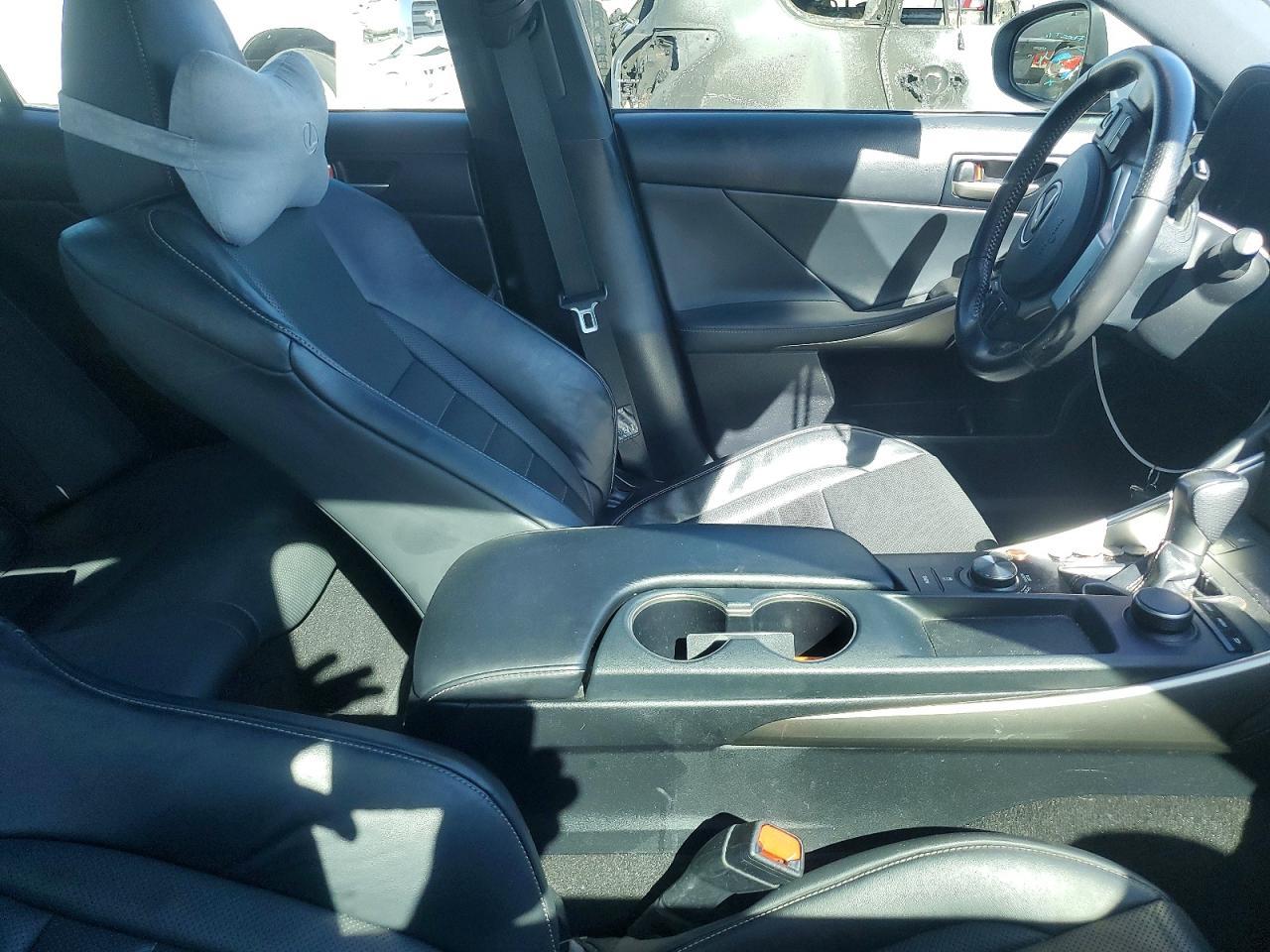 2019 Lexus Is 300 - zdjęcie 13