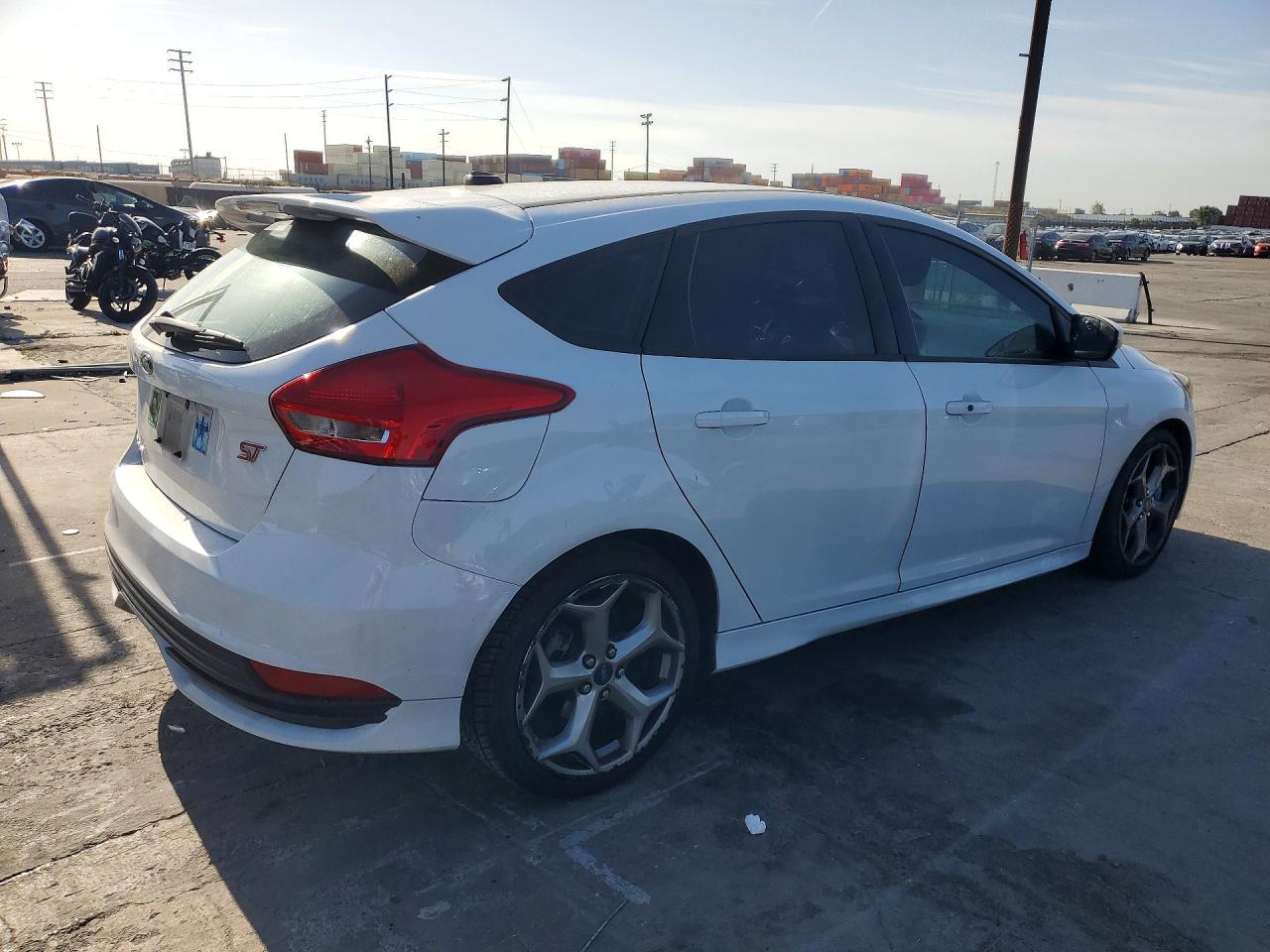 2015 Ford Focus - zdjęcie 3