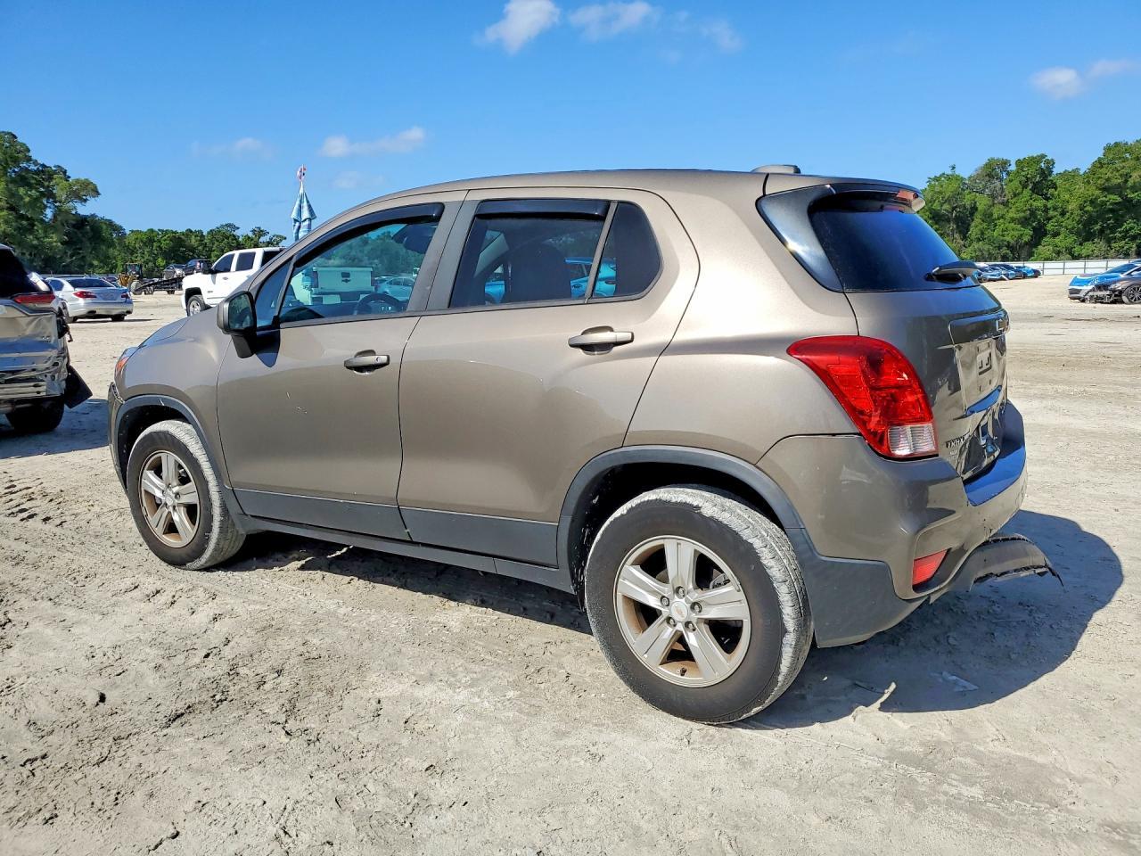 2021 Chevrolet Trax Ls - zdjęcie 2