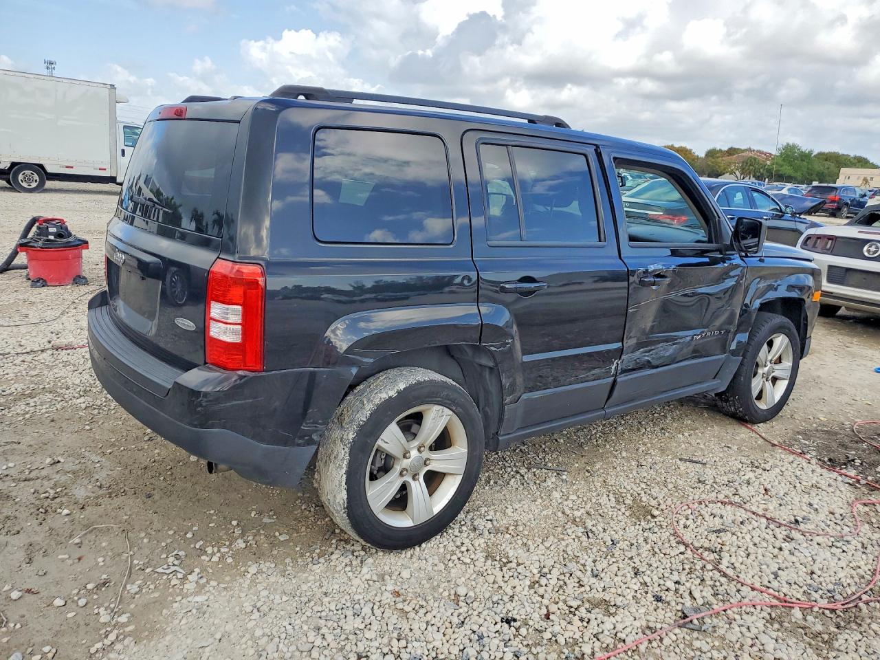 2015 Jeep Patriot Latitude - zdjęcie 3