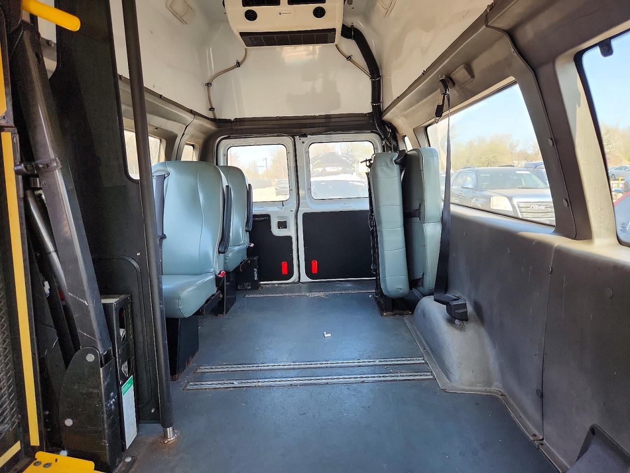 2013 Ford Econo E350 - zdjęcie 10