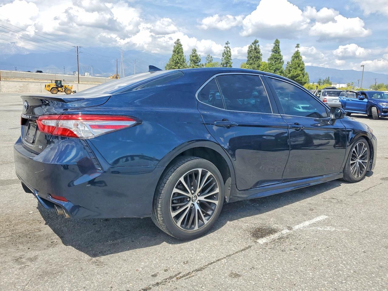 2019 Toyota Camry Se - zdjęcie 3