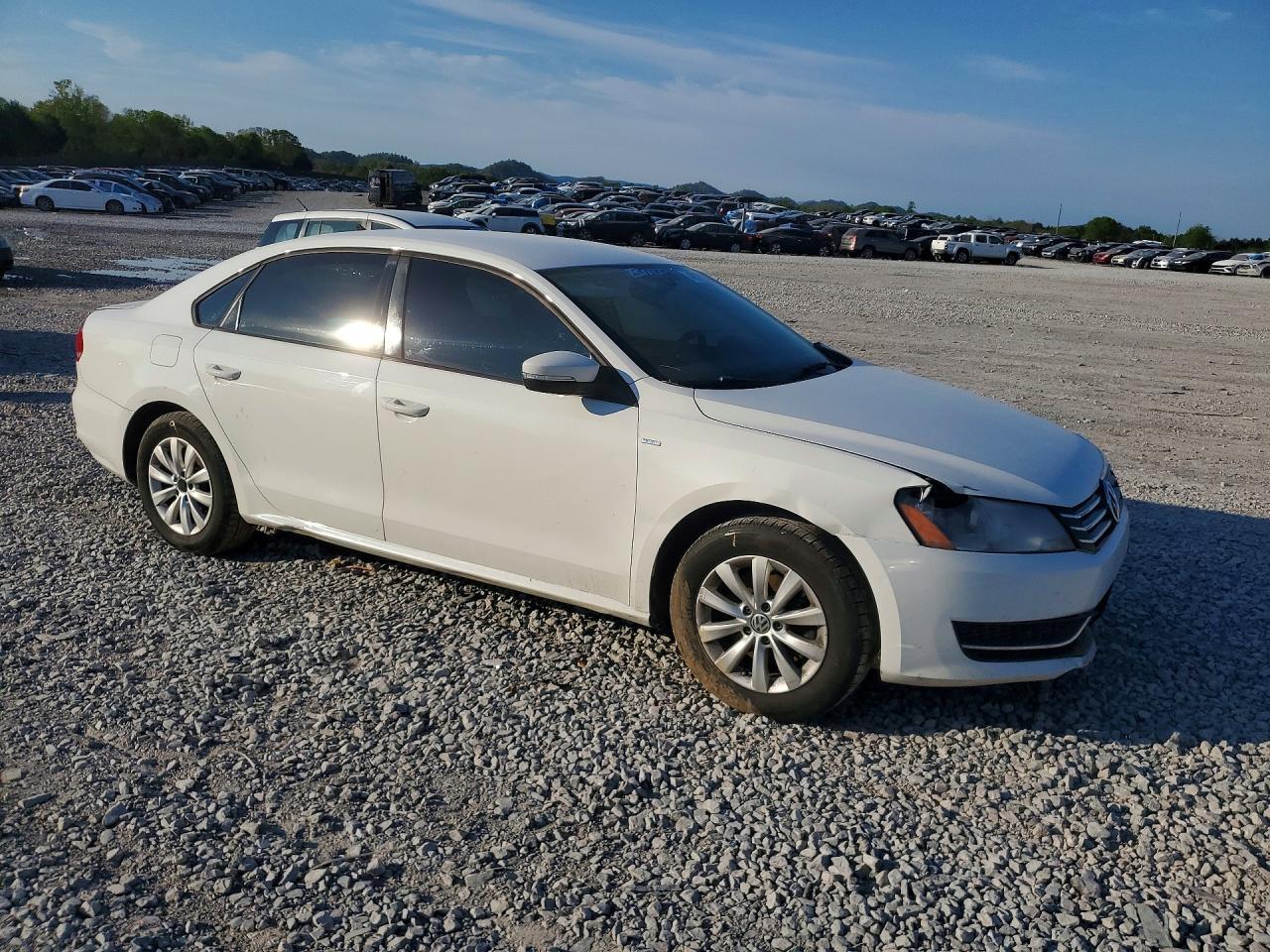2014 Volkswagen Passat S - zdjęcie 4