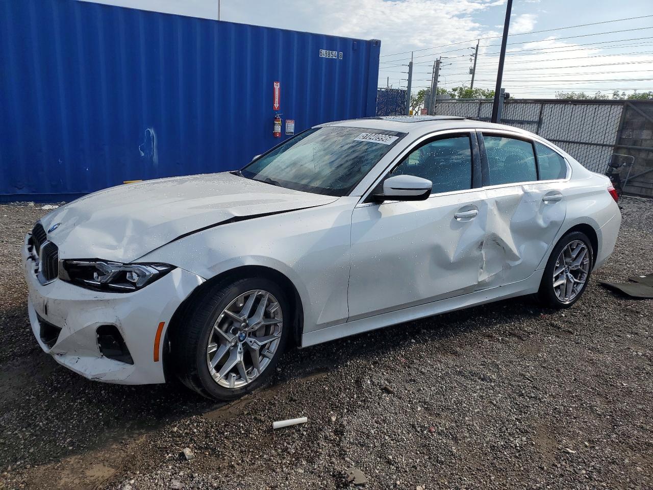 2025 BMW 330I - zdjęcie główne