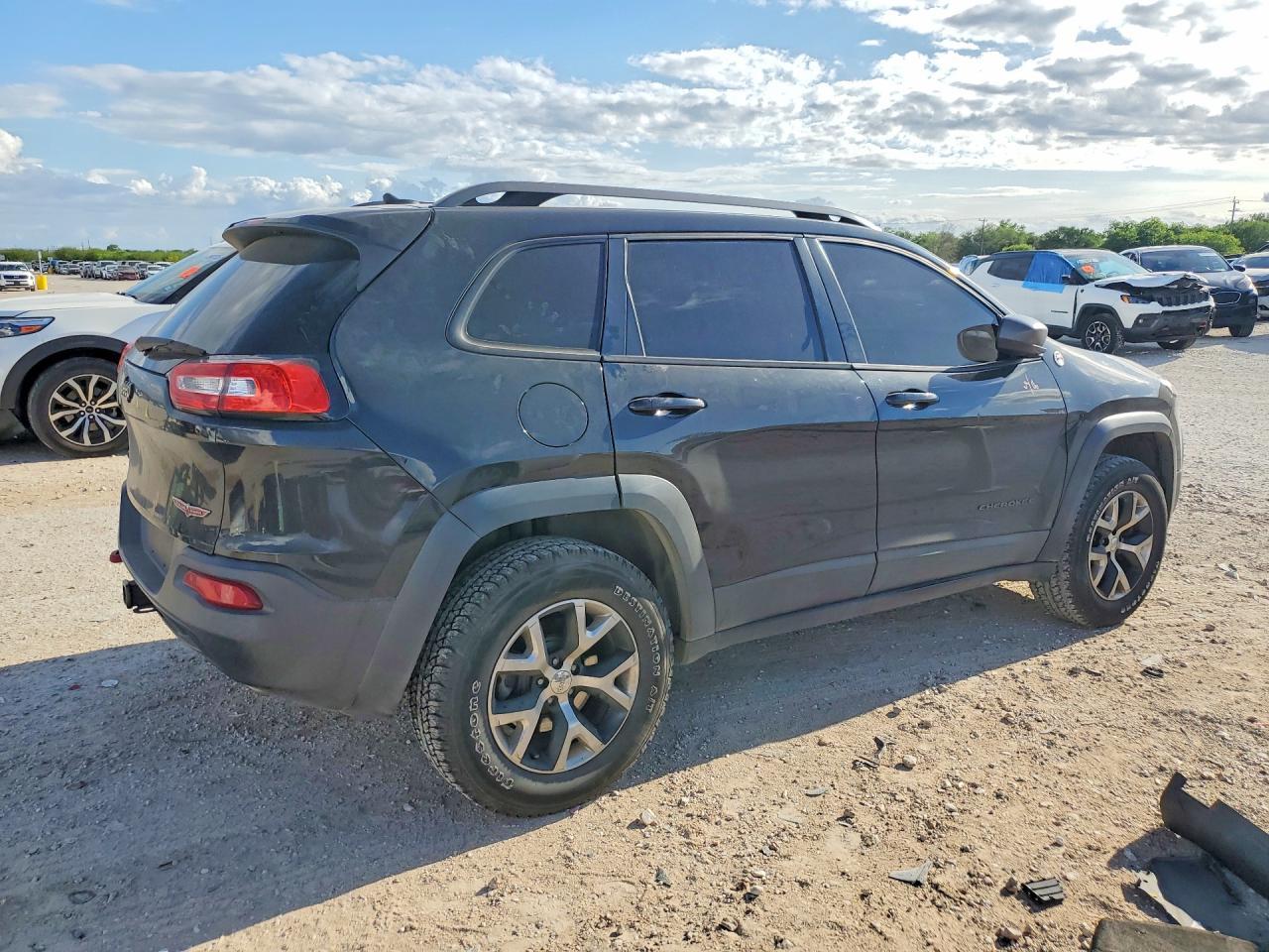 2014 Jeep Cherokee Trailhawk - zdjęcie 3