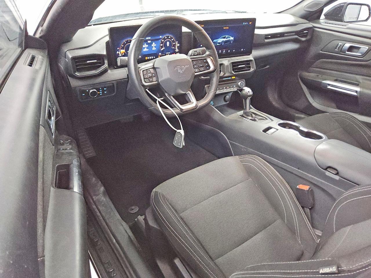2024 Ford Mustang - zdjęcie 8