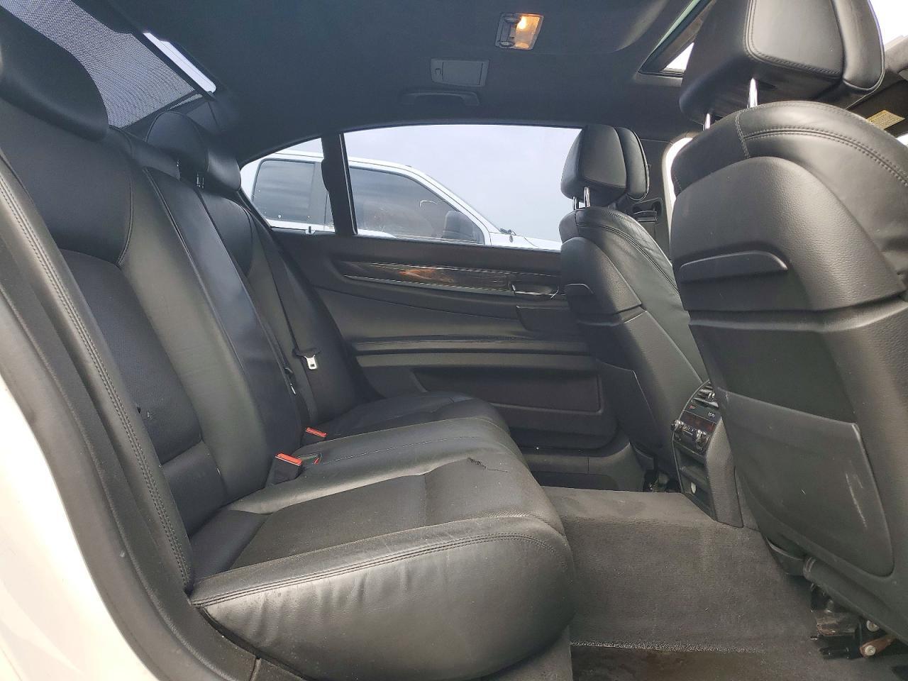 2015 BMW 750 Li - zdjęcie 10