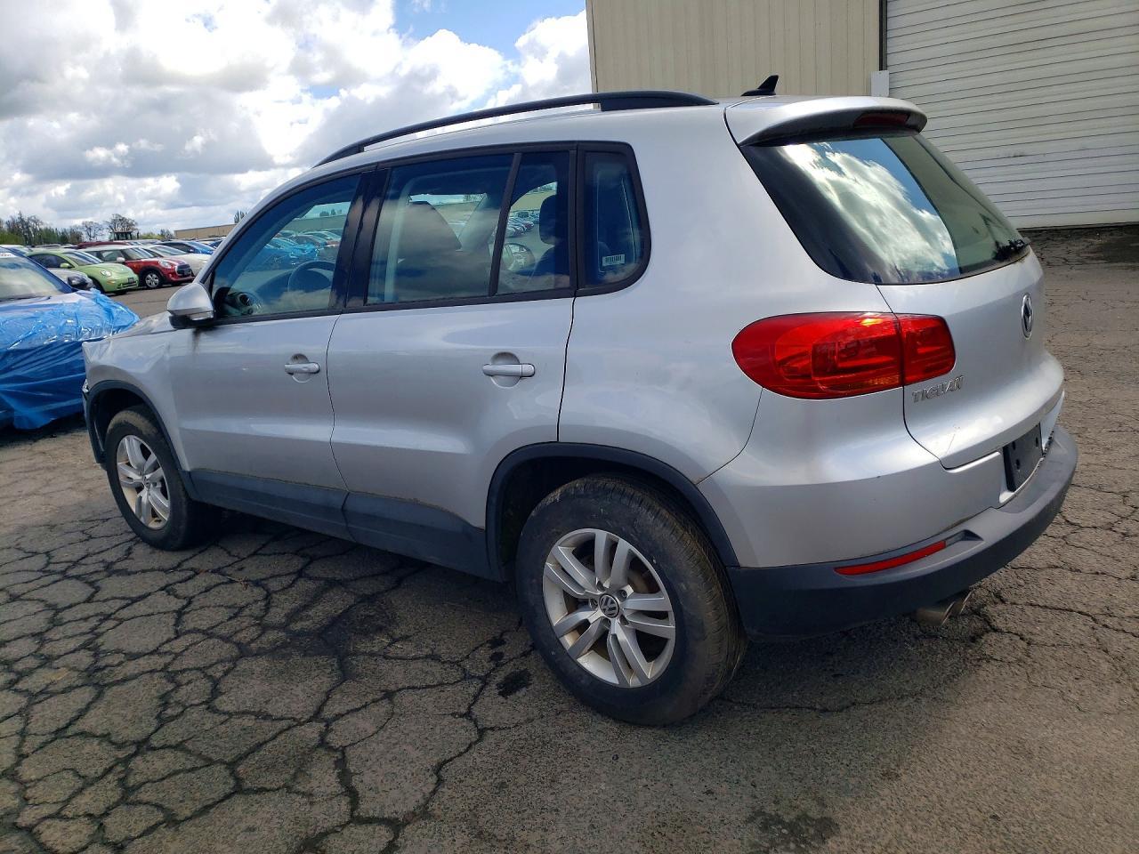 2017 Volkswagen Tiguan S - zdjęcie 2