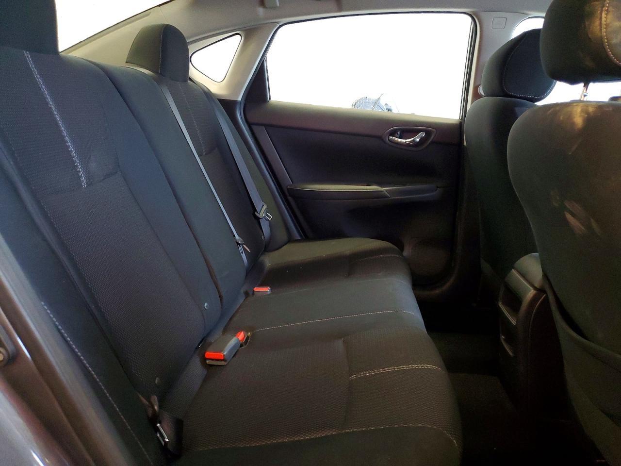 2018 Nissan Sentra S - zdjęcie 10