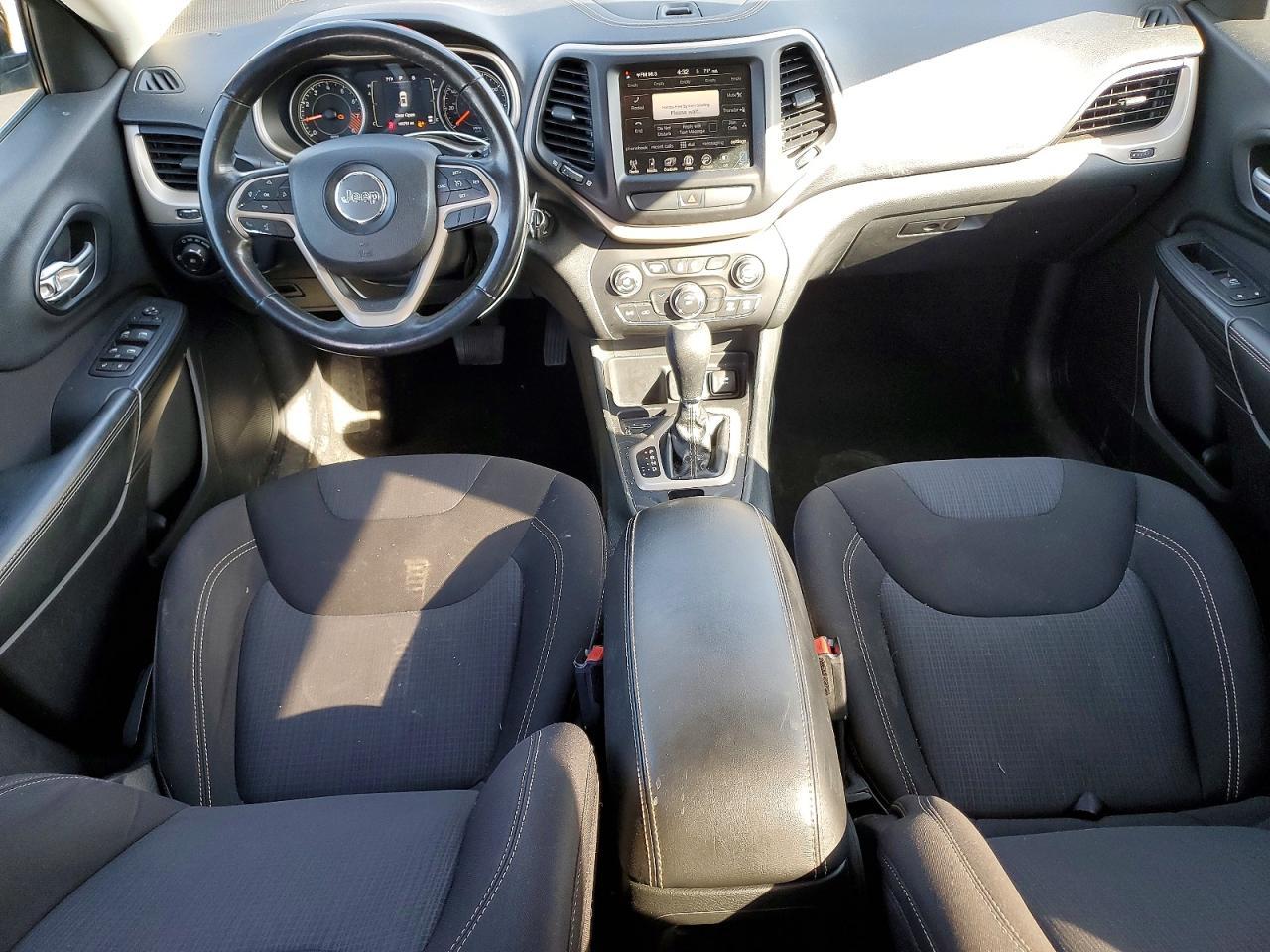 2015 Jeep Cherokee Latitude - zdjęcie 8