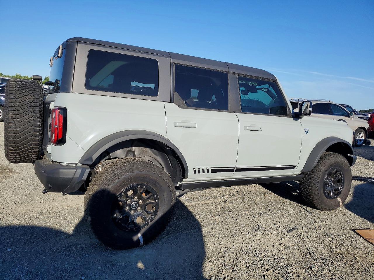 2021 Ford Bronco First Edition - zdjęcie 3