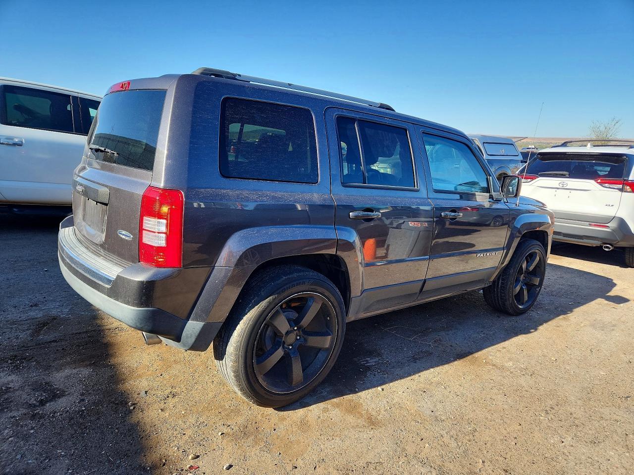 2016 Jeep Patriot Latitude - zdjęcie 3
