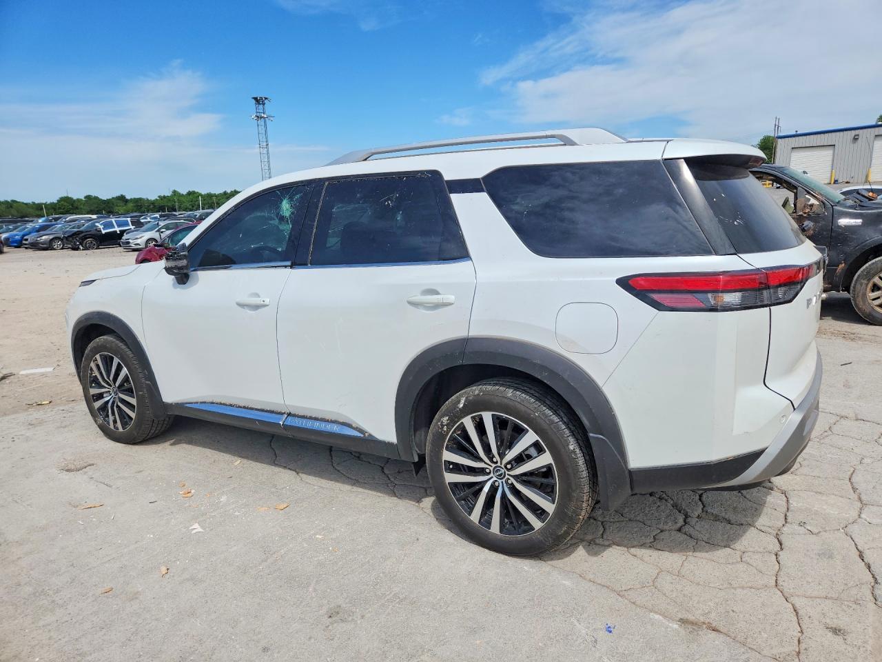 2025 Nissan Pathfinder Platinum - zdjęcie 2