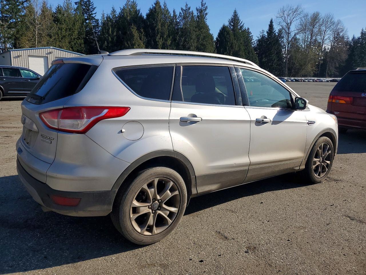 2015 Ford Escape Titanium - zdjęcie 3