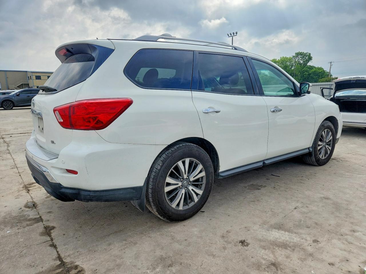 2017 Nissan Pathfinder Sl - zdjęcie 3