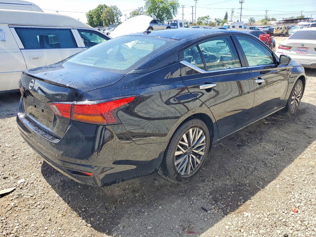 2025 Nissan Altima Sv - zdjęcie 3
