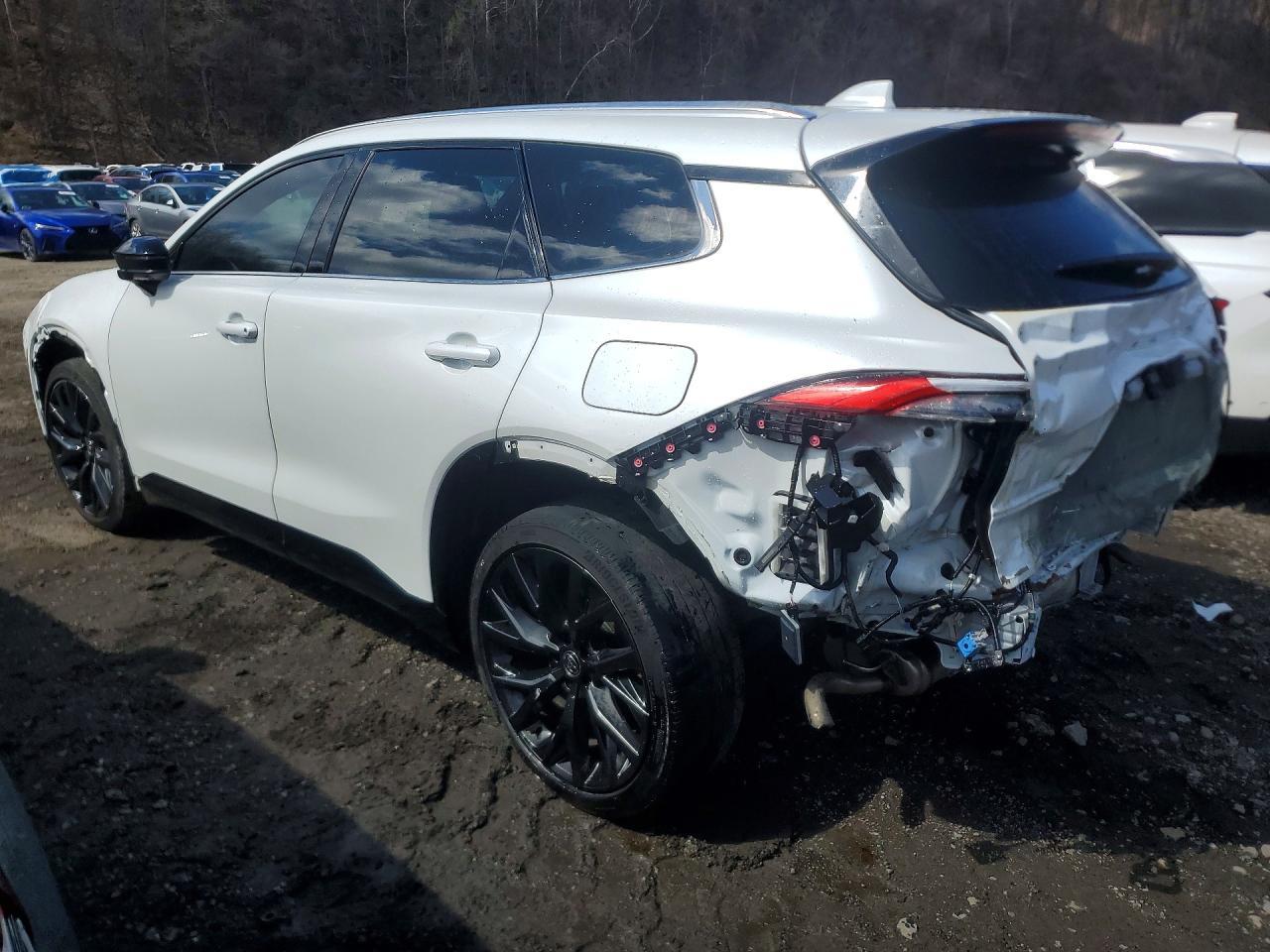 2025 Toyota Crown Signia Limited - zdjęcie 2