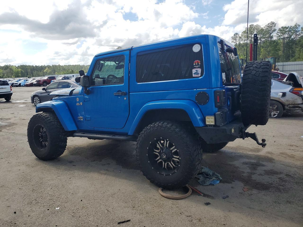 2014 Jeep Wrangler Sahara - zdjęcie 2