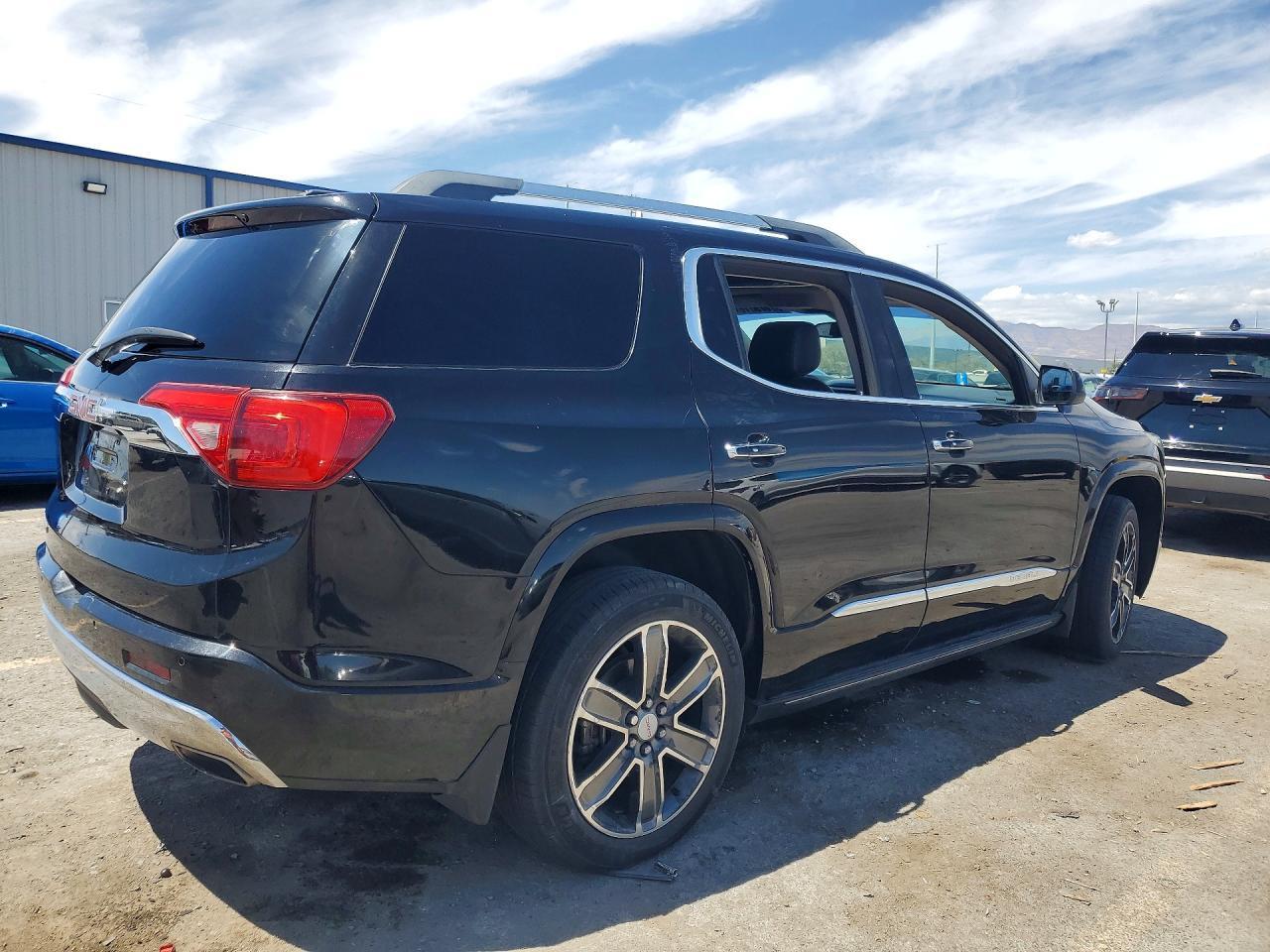 2017 GMC Acadia Denali - zdjęcie 3