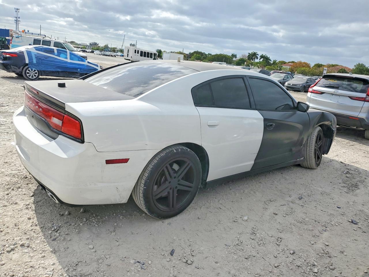 2013 Dodge Charger Police - zdjęcie 3
