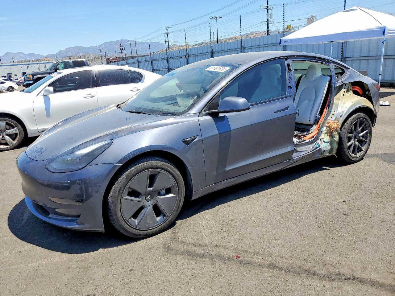 2022 Tesla Model 3 - zdjęcie główne
