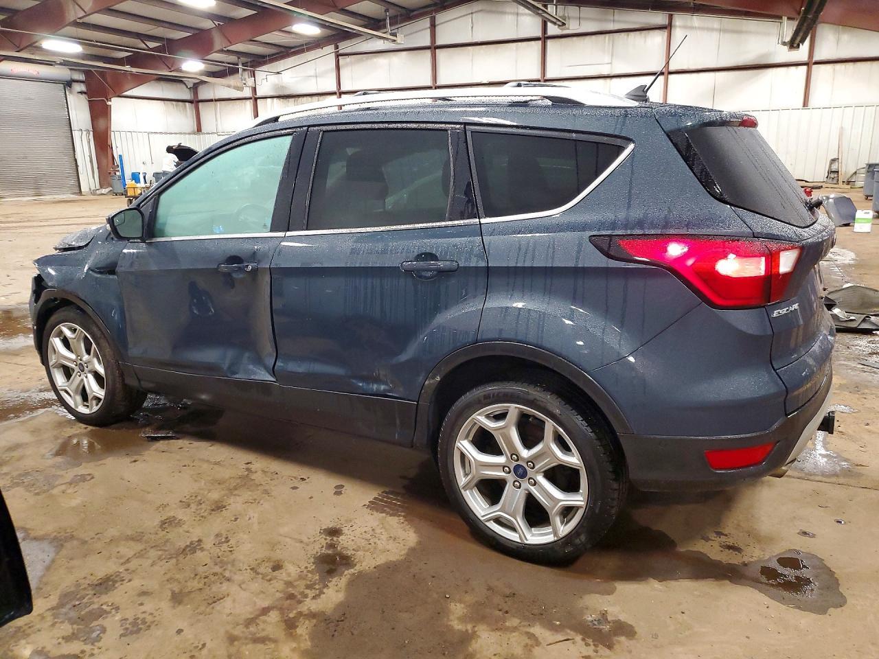 2019 Ford Escape Titanium - zdjęcie 2